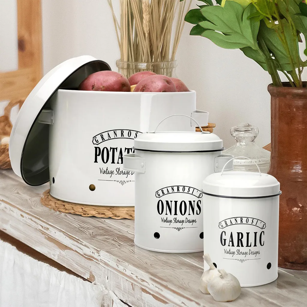 Klarstein Granrosi Georgia Vorratsbehälter Vorratstopf 3er-Set , Knoblauchtopf, Zwiebeltopf, Kartoffeltopf , Emaille-Stahlblech , Rostfrei , Lüftungsöffnungen , Vintage-Design , Creme - Image 4